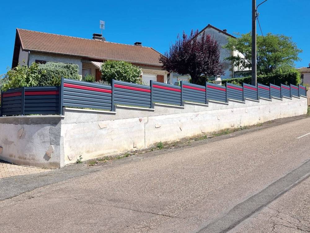 clôture bande rouge