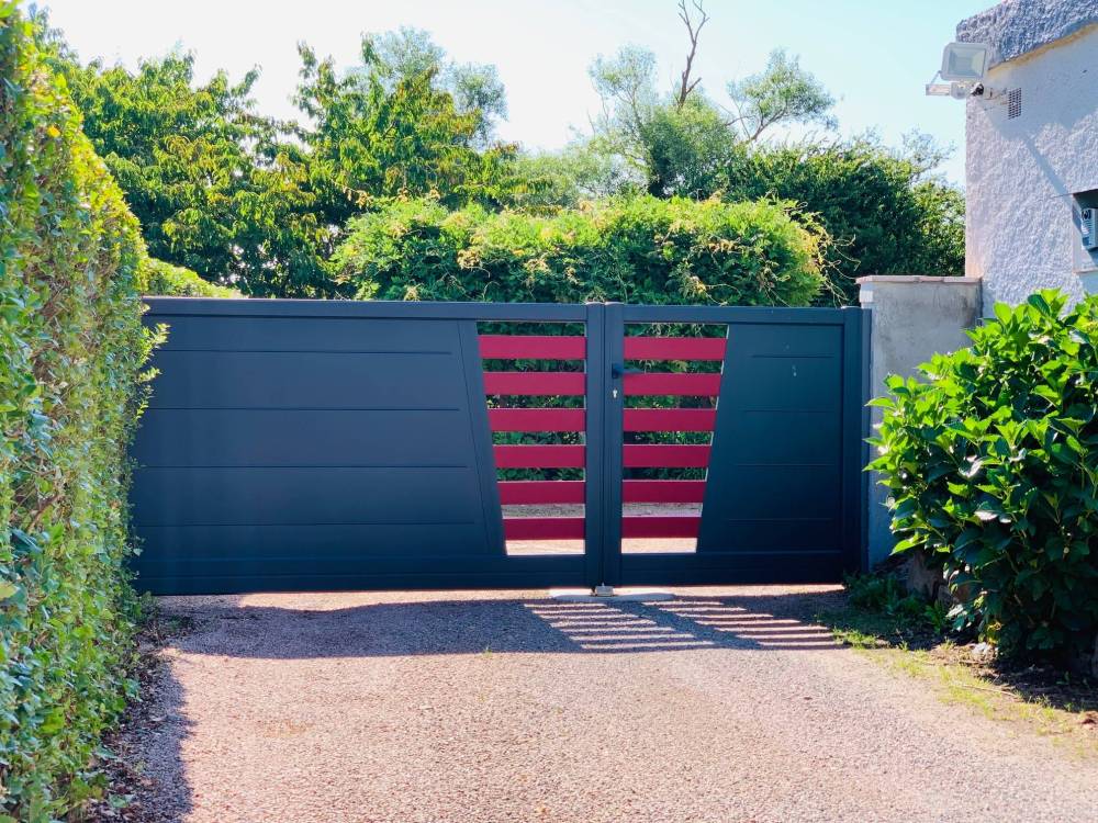 portail bleu et rouge