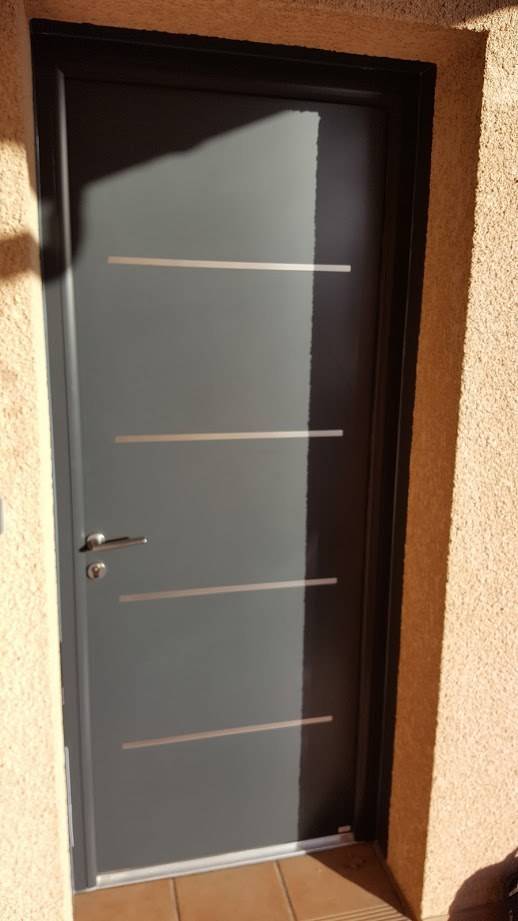 porte moderne noire
