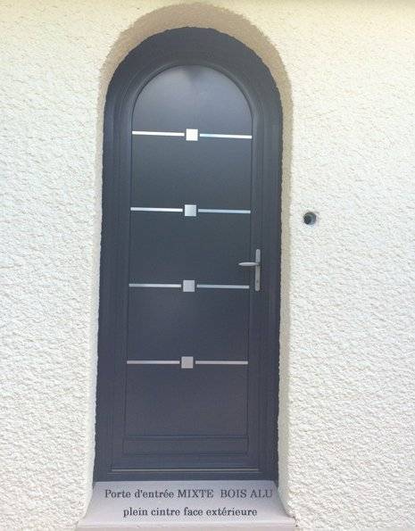 porte noire arrondie