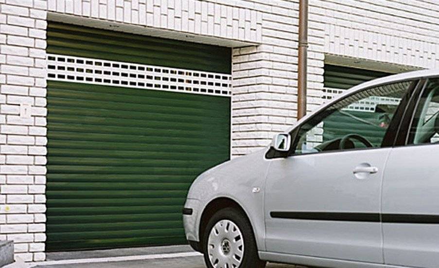 garage enroulé vert