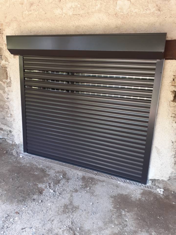porte de garage enroulé noir