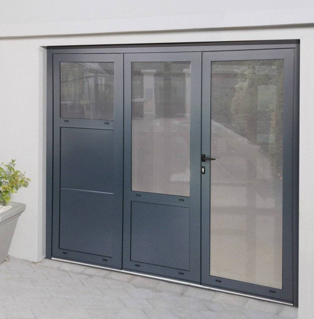 porte de garage battante noir avec vitres