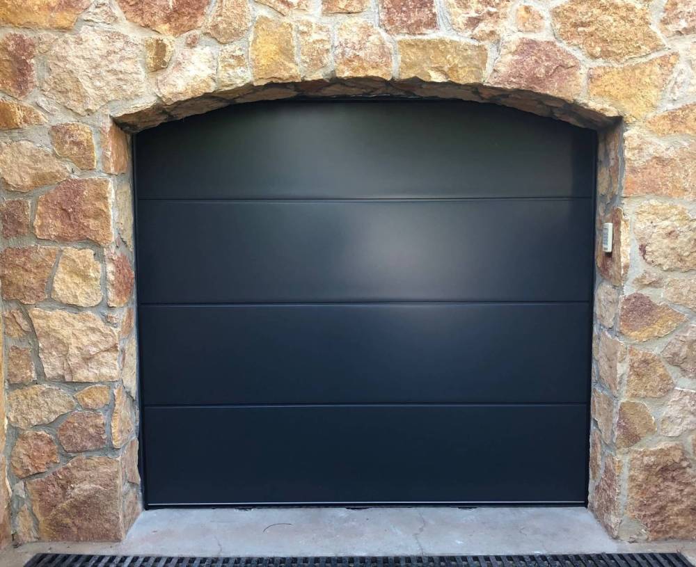 porte sectionnelle noire