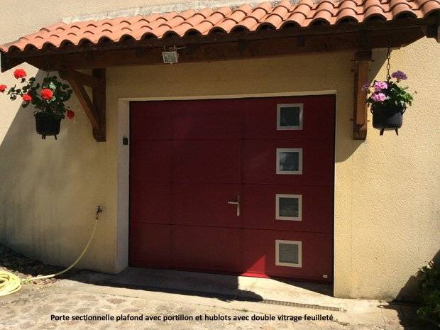 porte sectionnelle rouge