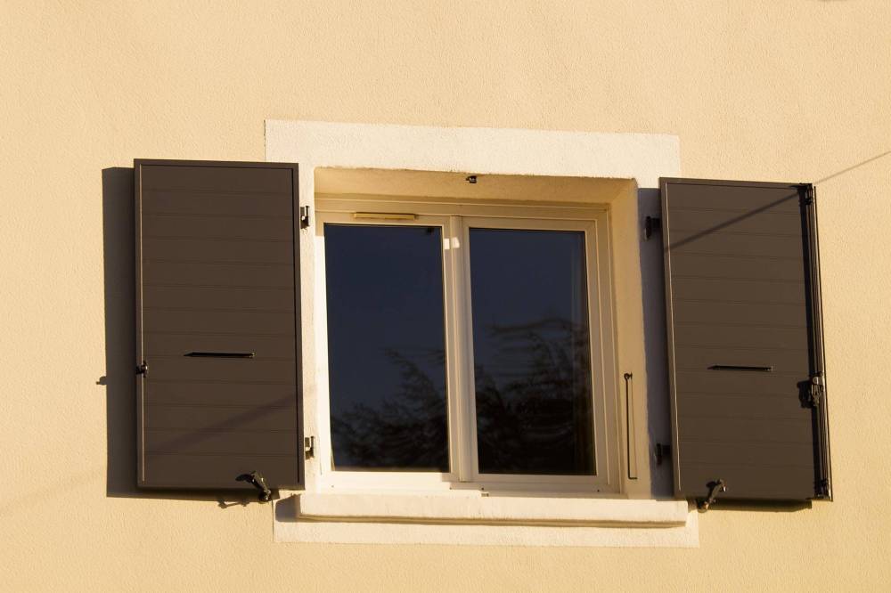 volets battants alu marron