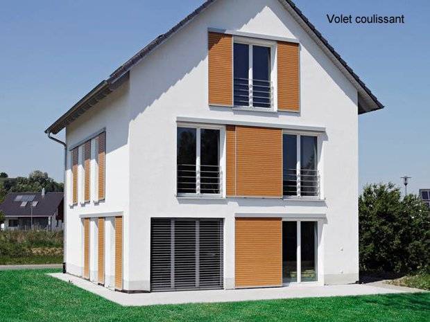 grande maison avec volets coulissants
