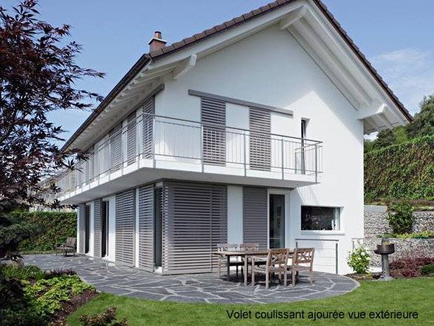 maison balcon avec volets coulissants