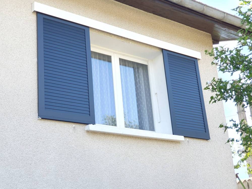 volets coulissants bleus